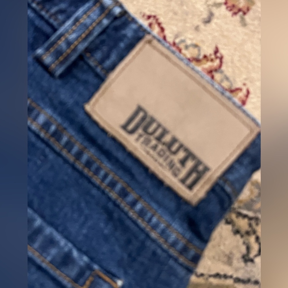 Mens Size 38x32- Duluth Trading company - Flex Weekender jeans / like new - Picture 4 of 5